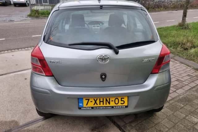 Toyota Yaris (2010) thumbnail 4