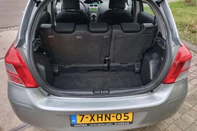 Toyota Yaris (2010) thumbnail 5