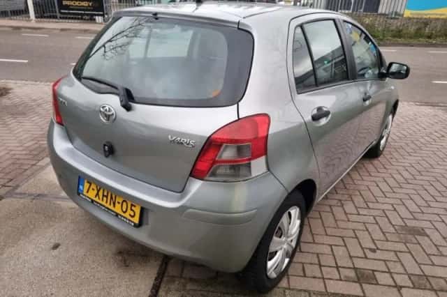 Toyota Yaris (2010) thumbnail 6