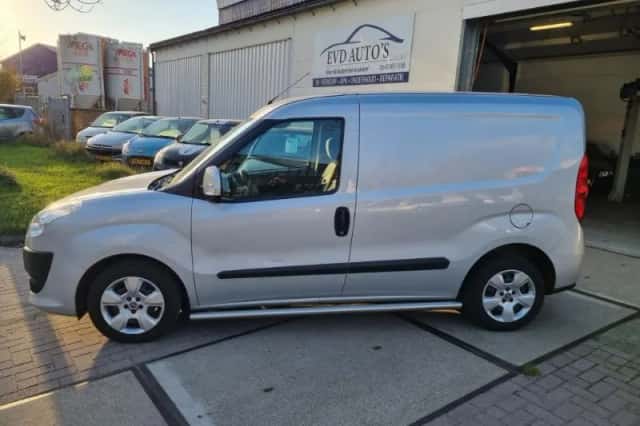Fiat Doblò (2011) thumbnail 2