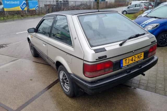 Mazda 323 (1988) thumbnail 3