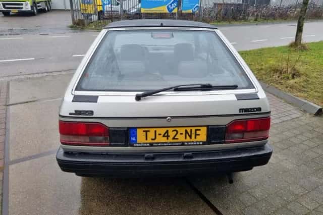 Mazda 323 (1988) thumbnail 4