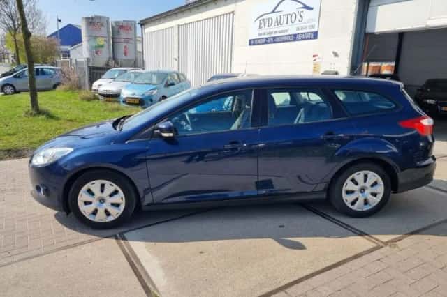 Ford Focus (2012) thumbnail 2