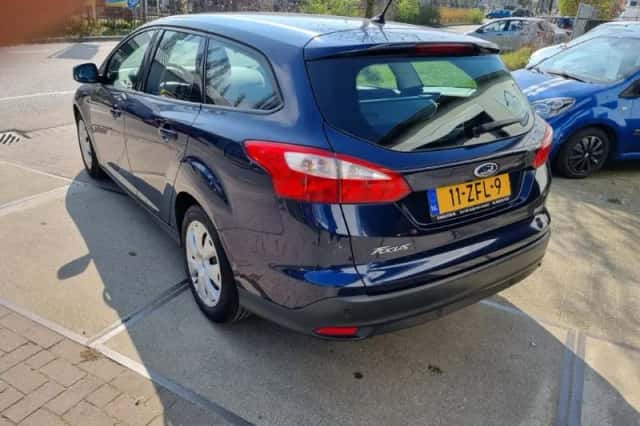 Ford Focus (2012) thumbnail 3