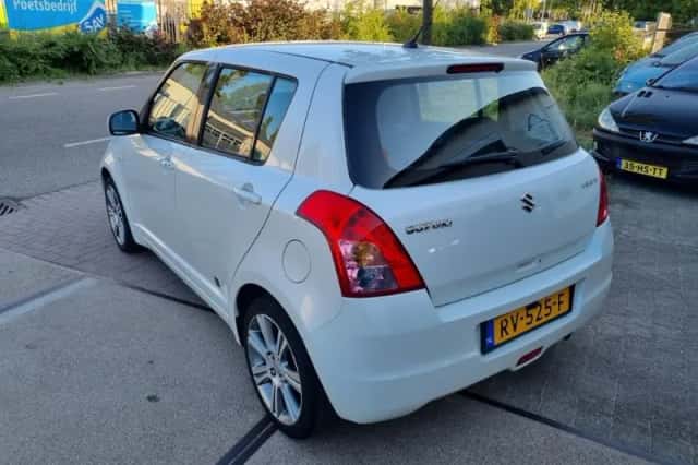 Suzuki Swift (2008) thumbnail 3