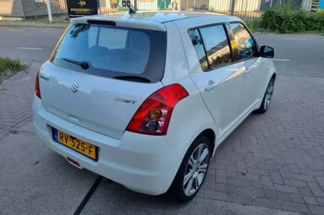 Suzuki Swift (2008) thumbnail 5