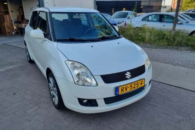 Suzuki Swift (2008) thumbnail 6