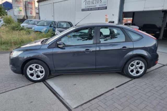 Ford Focus (2011) thumbnail 2