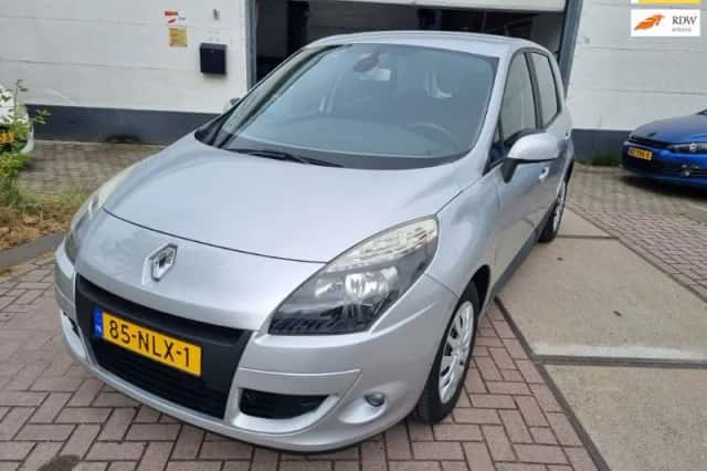 Renault Scénic (2010) thumbnail 1