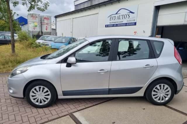 Renault Scénic (2010) thumbnail 2