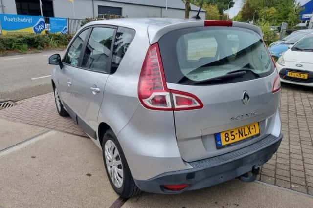 Renault Scénic (2010) thumbnail 3