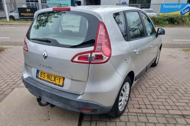 Renault Scénic (2010) thumbnail 5