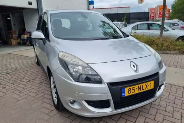 Renault Scénic (2010) thumbnail 6