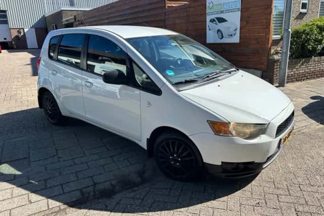 Mitsubishi Colt (2010) thumbnail 1