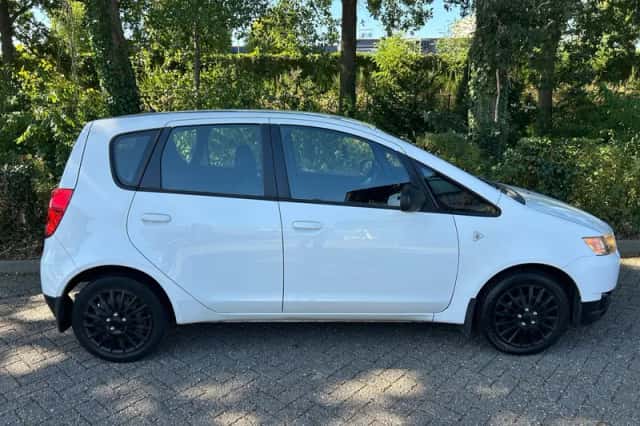 Mitsubishi Colt (2010) thumbnail 3