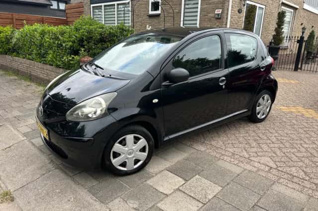 Toyota Aygo (2008) thumbnail 2