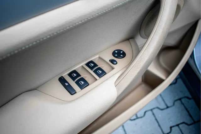 BMW X1 (2015) thumbnail 5