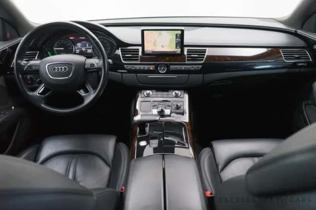 Audi A8 (2012) thumbnail 5