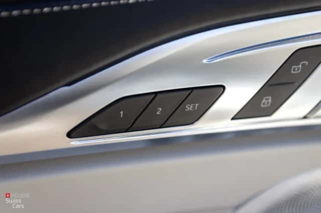 BMW M850Xi (2018) thumbnail 36