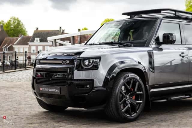 Land Rover Defender (2020) thumbnail 2