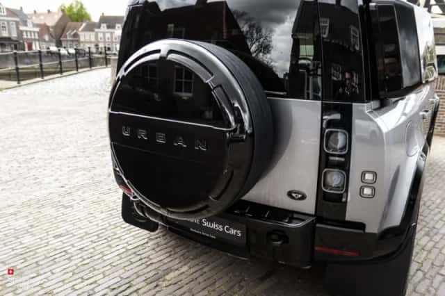 Land Rover Defender (2020) thumbnail 16