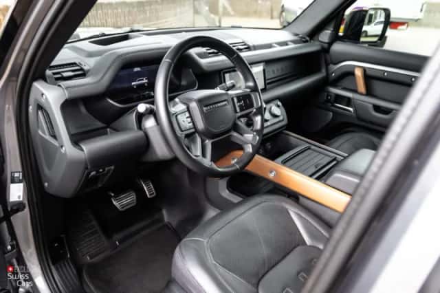 Land Rover Defender (2020) thumbnail 19
