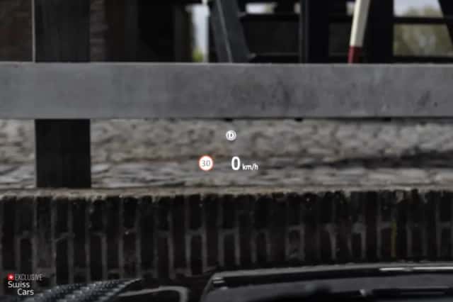 Land Rover Defender (2020) thumbnail 25