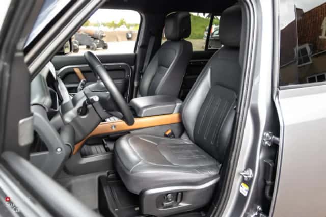 Land Rover Defender (2020) thumbnail 26