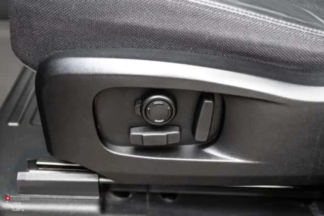 Land Rover Defender (2020) thumbnail 27