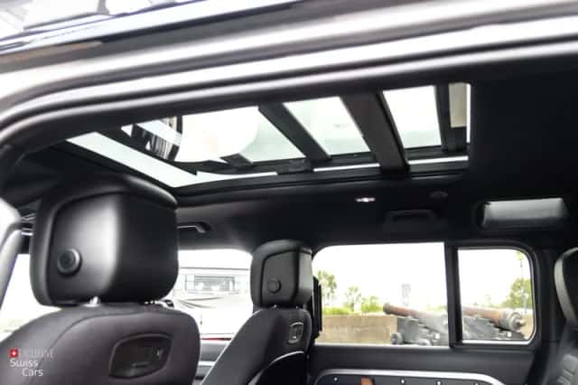 Land Rover Defender (2020) thumbnail 31