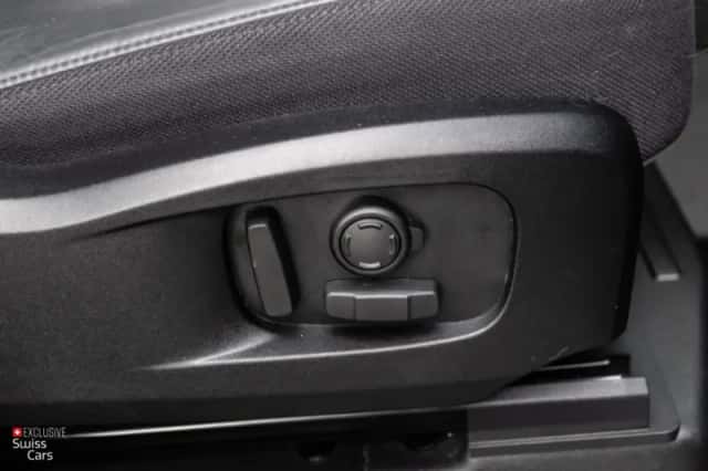 Land Rover Defender (2020) thumbnail 38