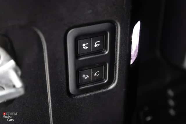 Land Rover Defender (2020) thumbnail 44