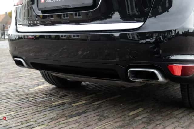 Porsche Cayenne (2011) thumbnail 16