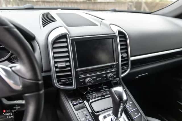Porsche Cayenne (2011) thumbnail 19