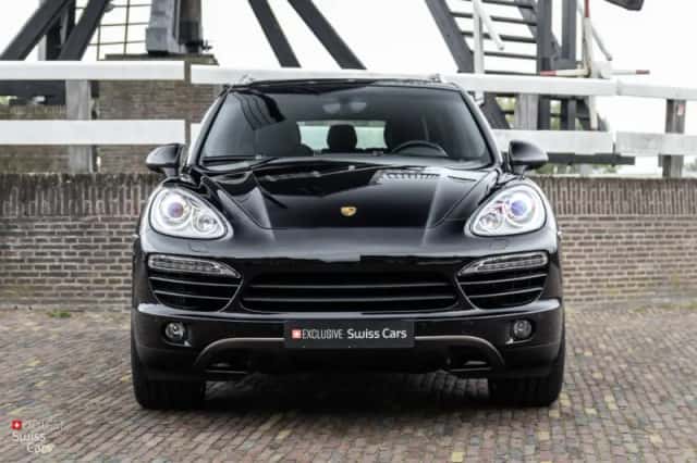 Porsche Cayenne (2011) thumbnail 3