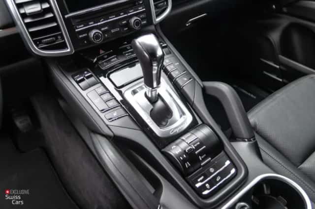 Porsche Cayenne (2011) thumbnail 21