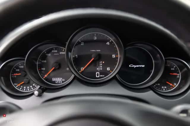 Porsche Cayenne (2011) thumbnail 24