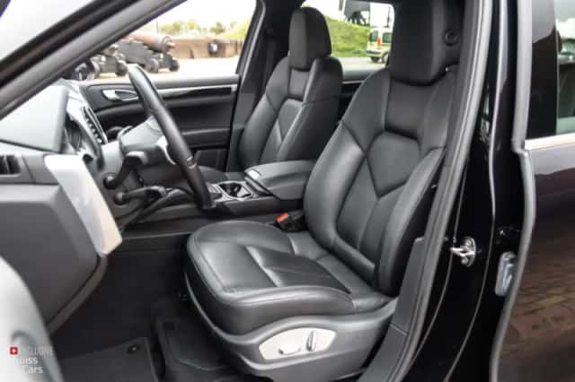 Porsche Cayenne (2011) thumbnail 26