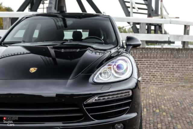Porsche Cayenne (2011) thumbnail 4