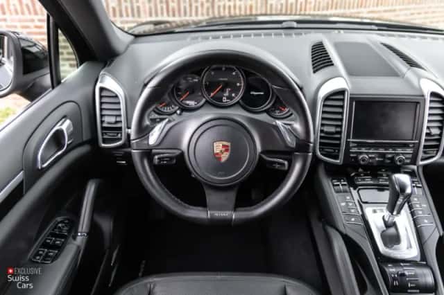 Porsche Cayenne (2011) thumbnail 31