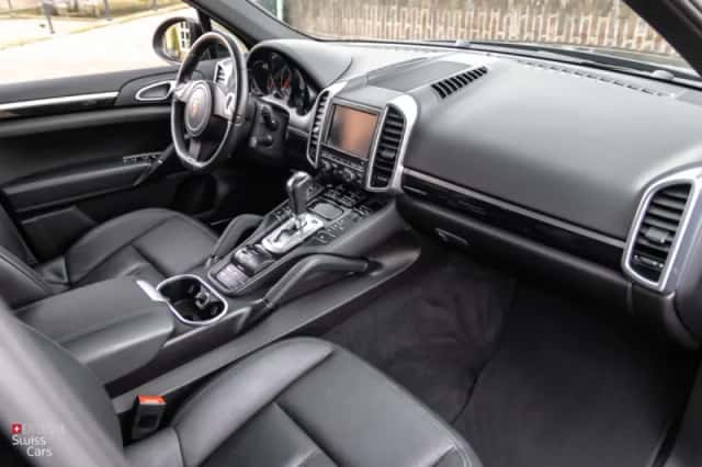 Porsche Cayenne (2011) thumbnail 32