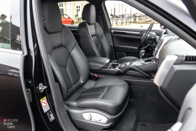 Porsche Cayenne (2011) thumbnail 33