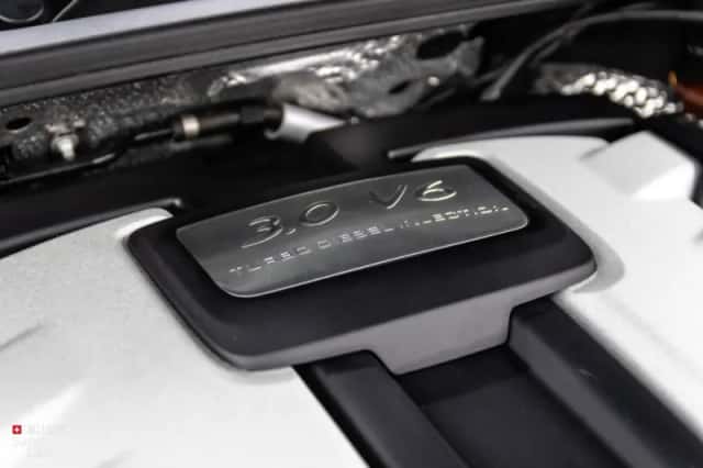 Porsche Cayenne (2011) thumbnail 42