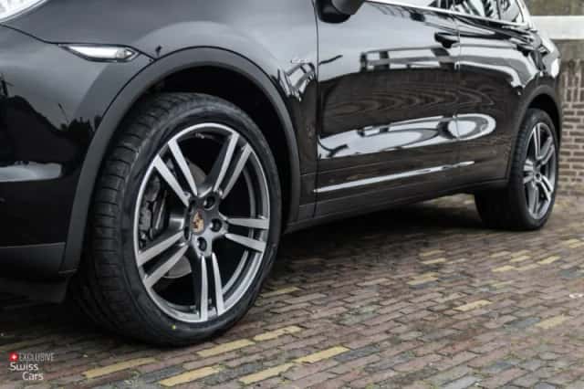 Porsche Cayenne (2011) thumbnail 8