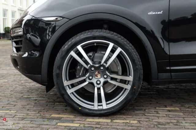 Porsche Cayenne (2011) thumbnail 9