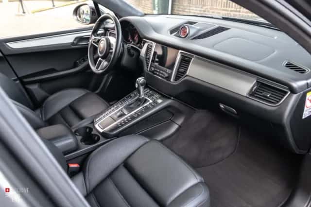 Porsche Macan (2016) thumbnail 38