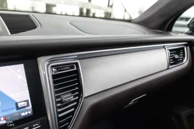 Porsche Macan (2016) thumbnail 25