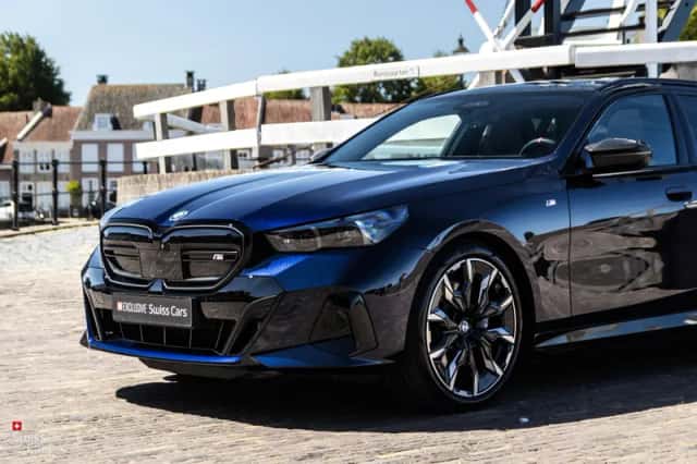 BMW i5 (2024) thumbnail 2