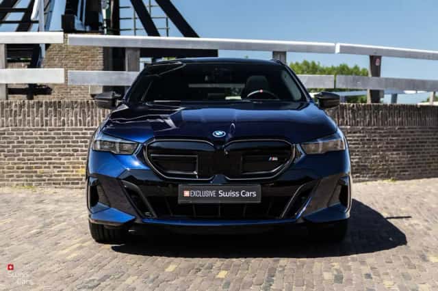 BMW i5 (2024) thumbnail 3