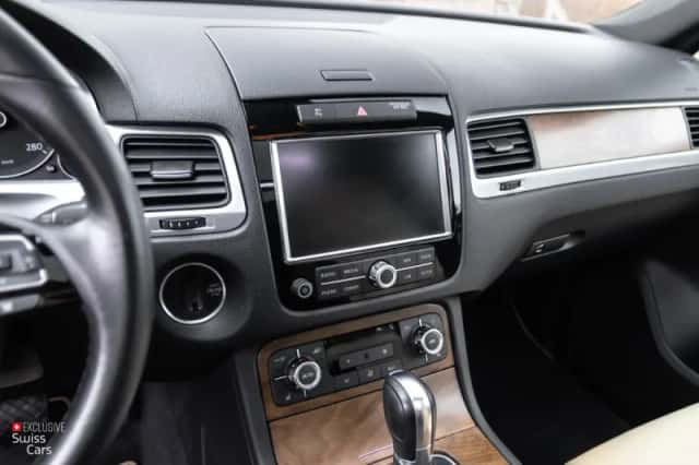 Volkswagen Touareg (2011) thumbnail 17